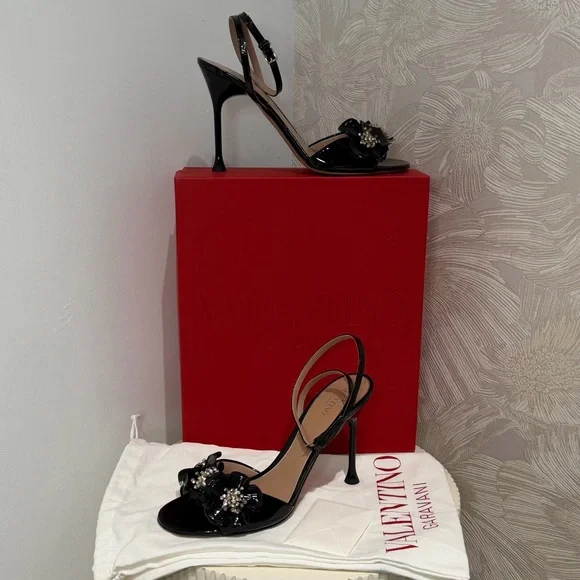 Valentino Garavani Black Floral Embellished Patent Leather Sandals - Picture 2 of 4